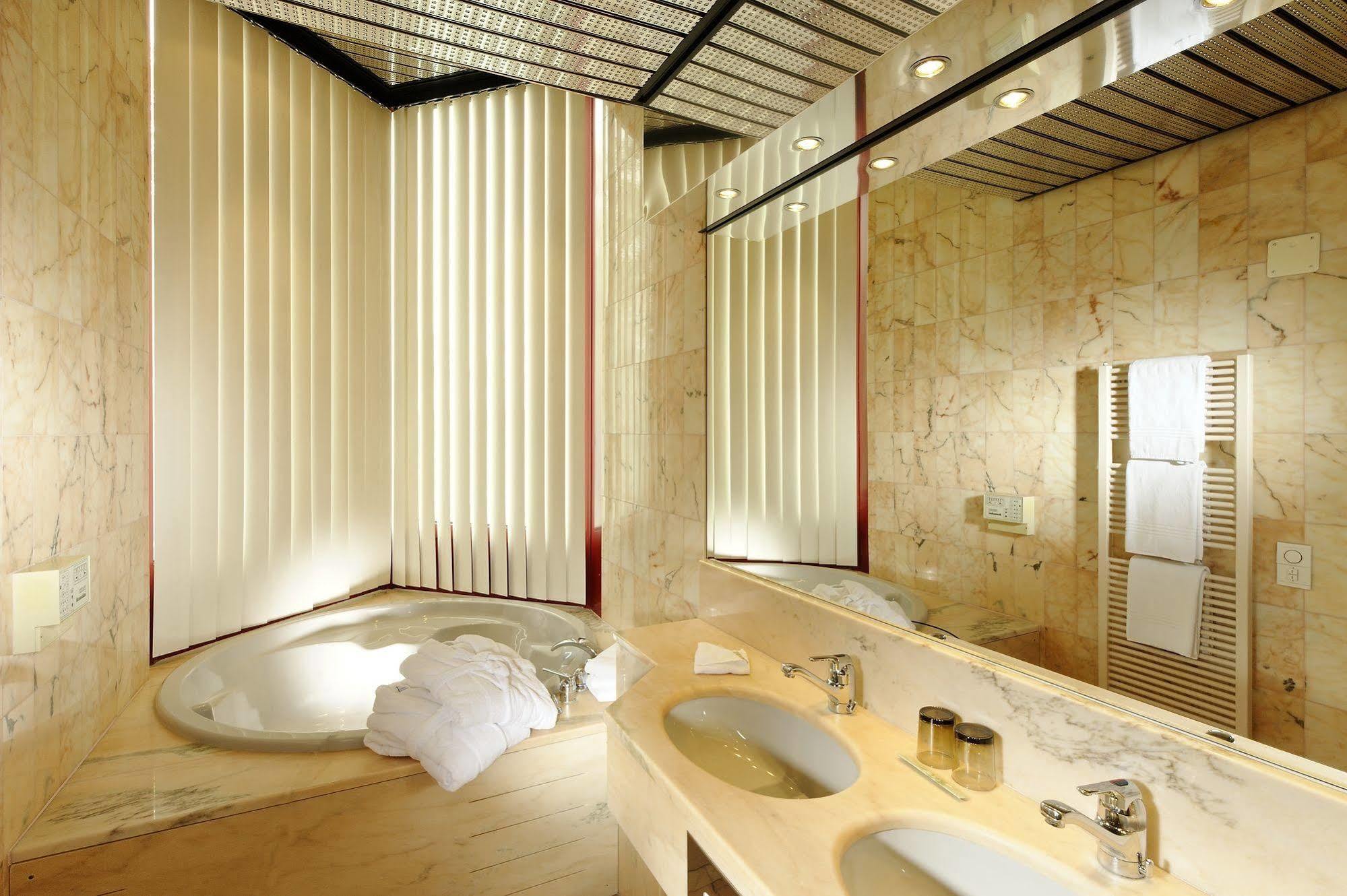 Au Parc Hotel 4*
